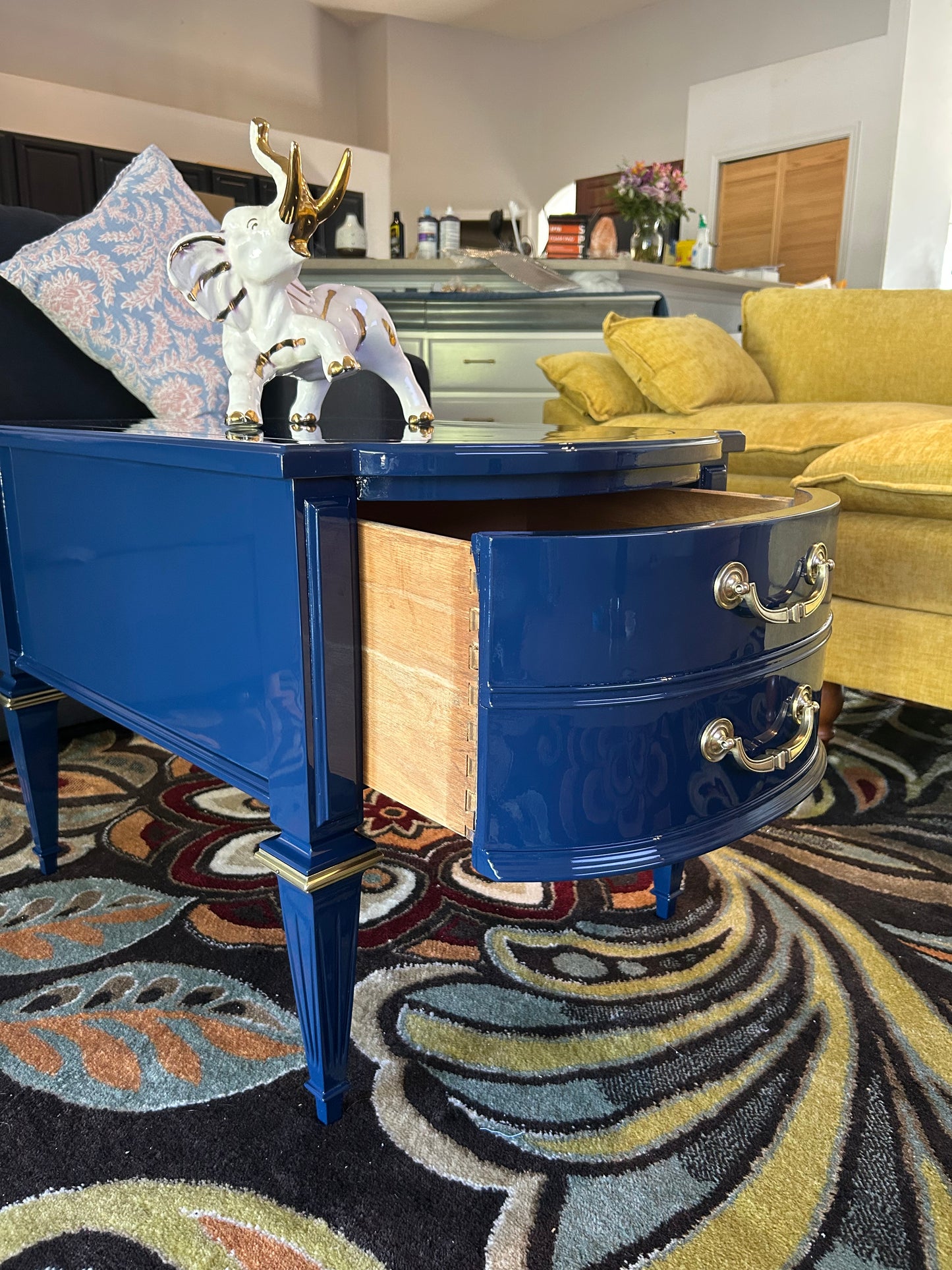 Broyhill Bow Front Nightstand/Side Table High Gloss Navy